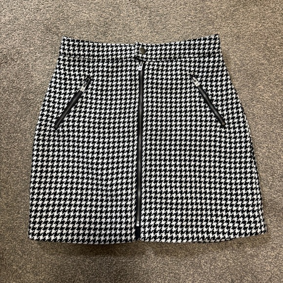 Hollister Women Ultra High-rise Skirt Small S Black White Houndstooth Full Zip - Picture 2 of 6